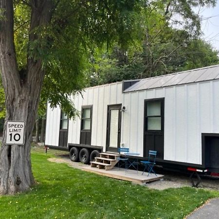 The Endeavor Tiny Home! Elizabethtown Exterior photo